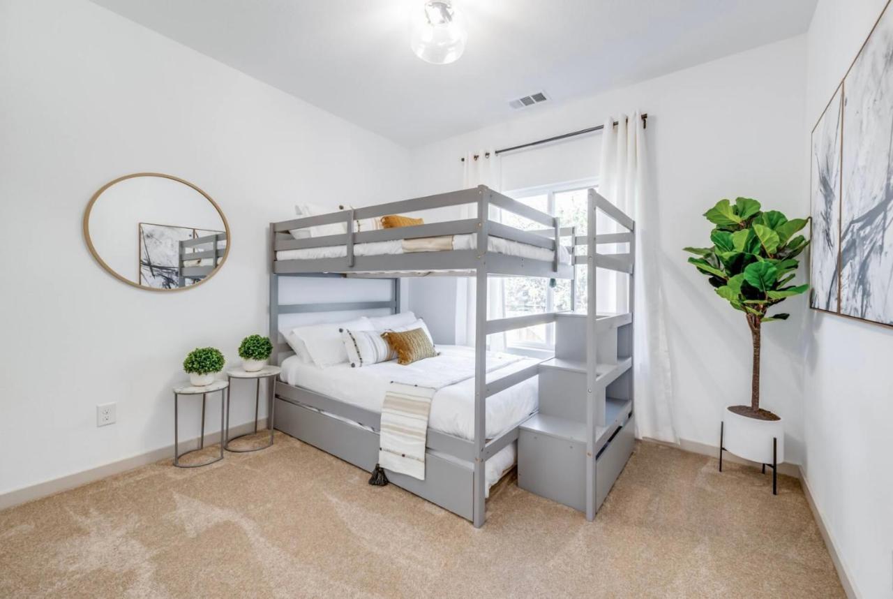 Stylish Townhome Near At&T Stadium, Globe Life, Six Flags & More Arlington Exteriér fotografie