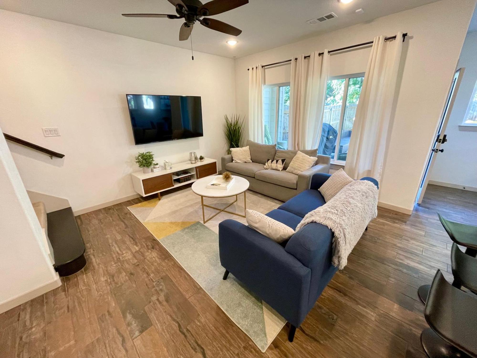 Stylish Townhome Near At&T Stadium, Globe Life, Six Flags & More Arlington Exteriér fotografie